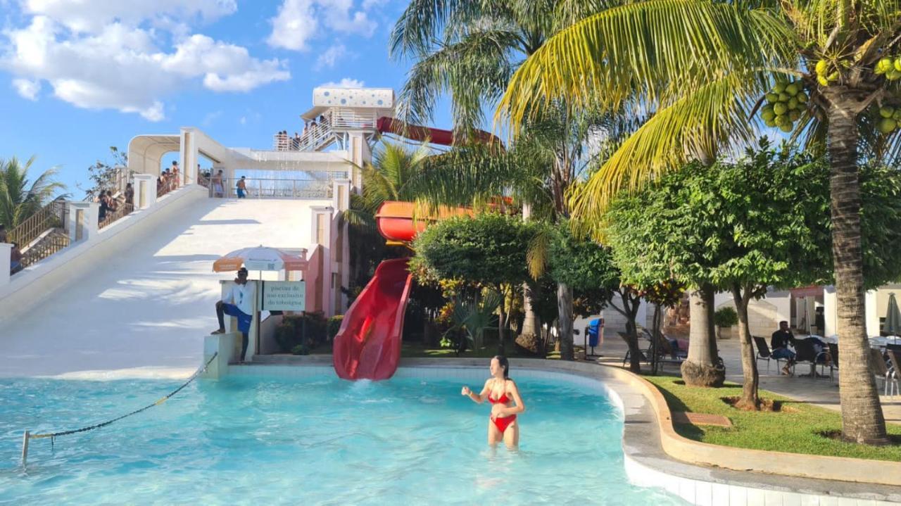 Thermas Lacqua Diroma Com Piscina De Ondas Gratis 24Horas Caldas Novas Dış mekan fotoğraf