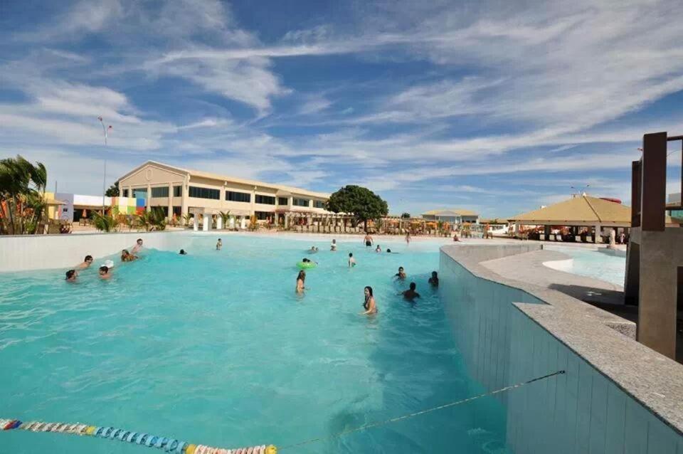 Thermas Lacqua Diroma Com Piscina De Ondas Gratis 24Horas Caldas Novas Dış mekan fotoğraf