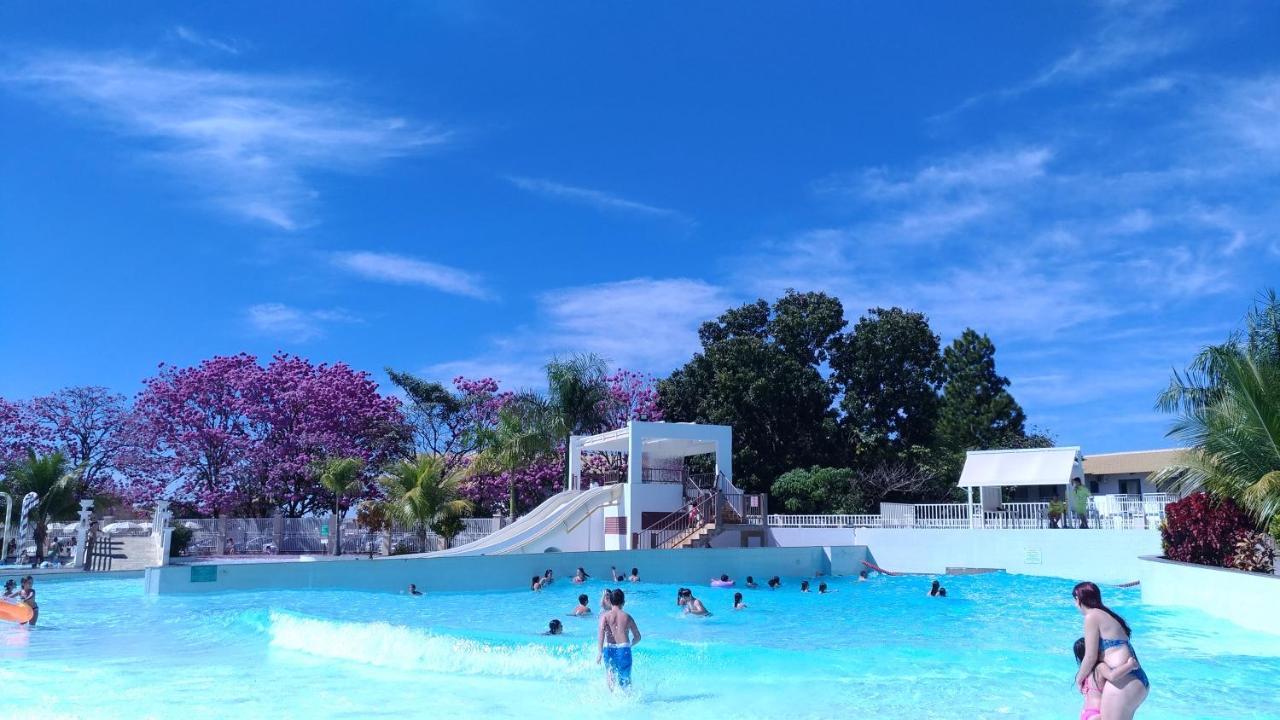 Thermas Lacqua Diroma Com Piscina De Ondas Gratis 24Horas Caldas Novas Dış mekan fotoğraf