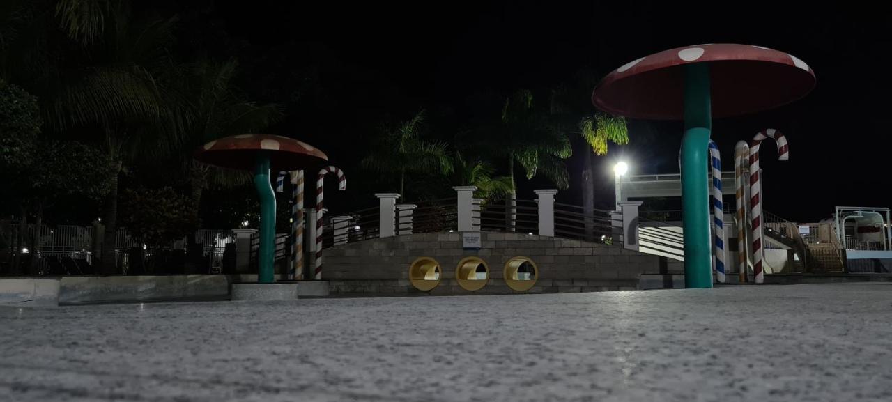 Thermas Lacqua Diroma Com Piscina De Ondas Gratis 24Horas Caldas Novas Dış mekan fotoğraf